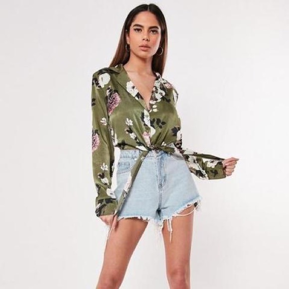MISSGUIDED green floral print tie front blouse - Picture 2 of 2